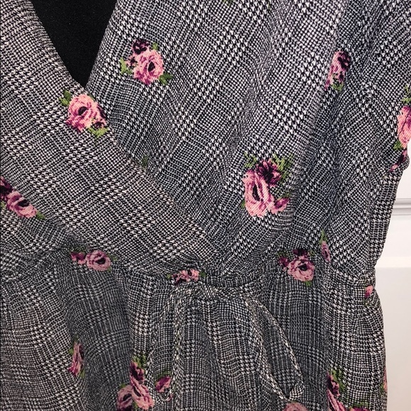 GIRLS GREY WITH PINK FLOWERS BLOUSE - Picture 2 of 4